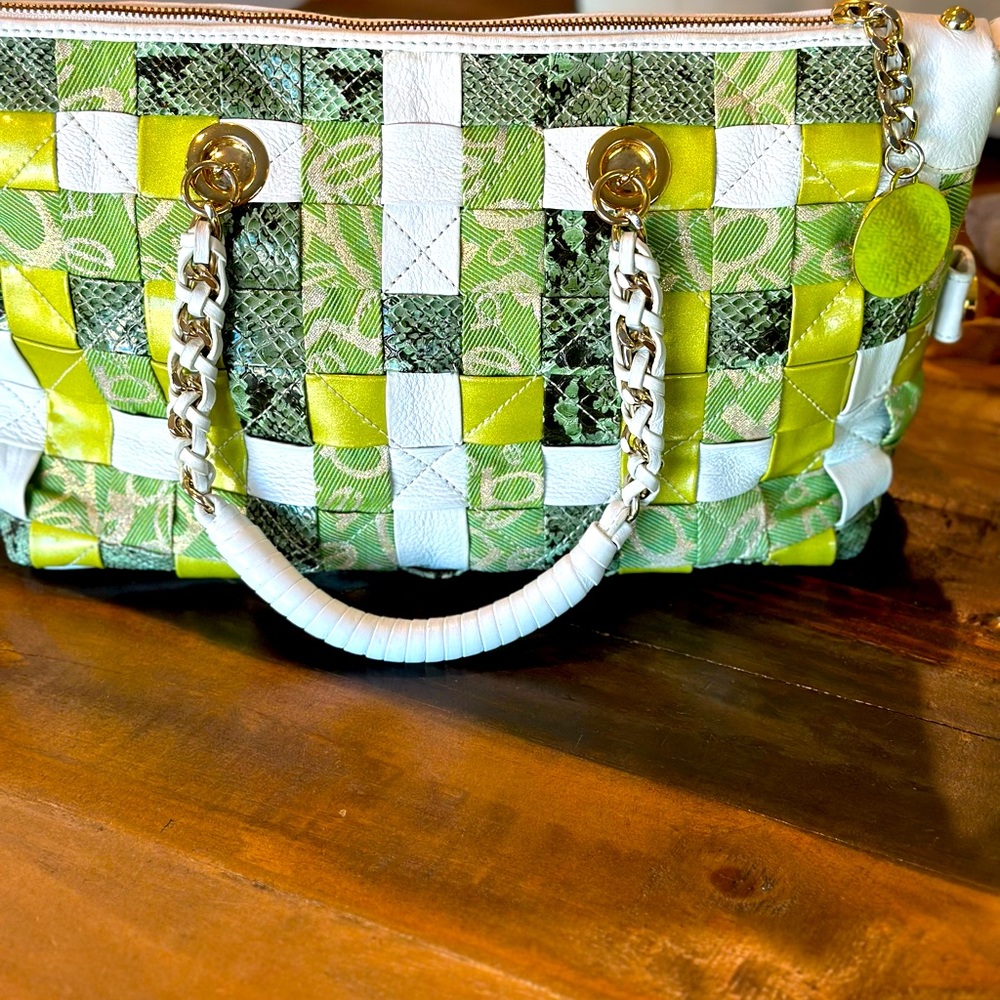 Bebe leather and patent leather green and white shoulder bag Y2k